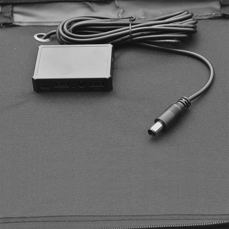 CE/FCC/ROHS/PSE 認定 キャンプ用40Wポータブル折りたたむ太陽光パネルモバイル充電器